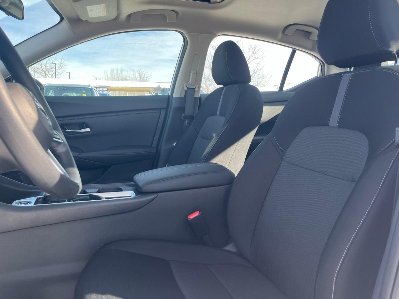 2025 Nissan Sentra SV CVT Photo