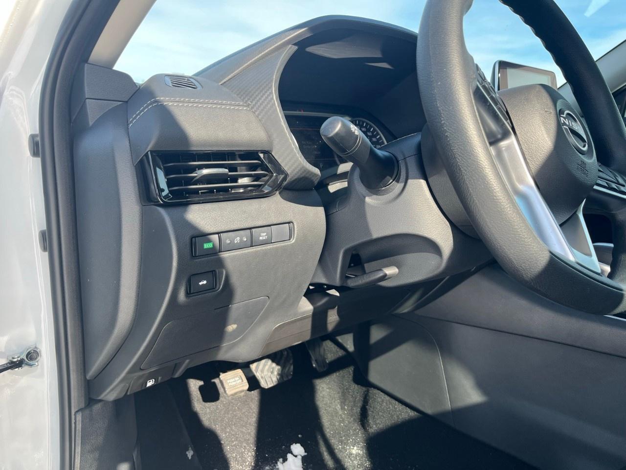 2025 Nissan Sentra SV CVT Photo