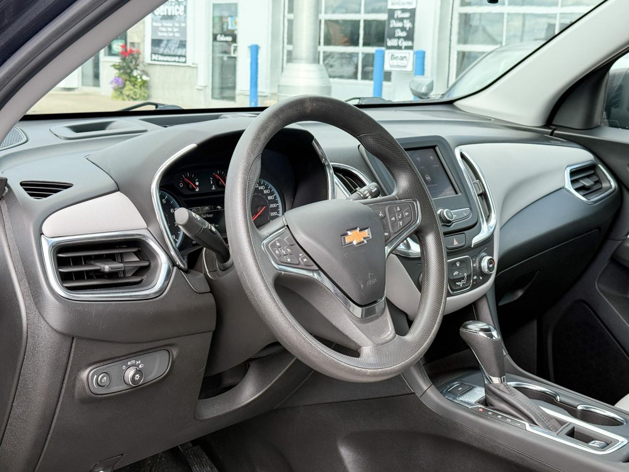 2021 Chevrolet Equinox 1.5L 4CYL LS AWD, HEATED FRONT SEATS, REMOTE VEHICLE START, HD REAR VISION CAMERA, 17" ALLOY WHEELS Photo
