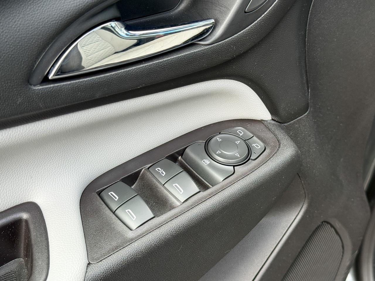2021 Chevrolet Equinox 1.5L 4CYL LS AWD, HEATED FRONT SEATS, REMOTE VEHICLE START, HD REAR VISION CAMERA, 17" ALLOY WHEELS Photo