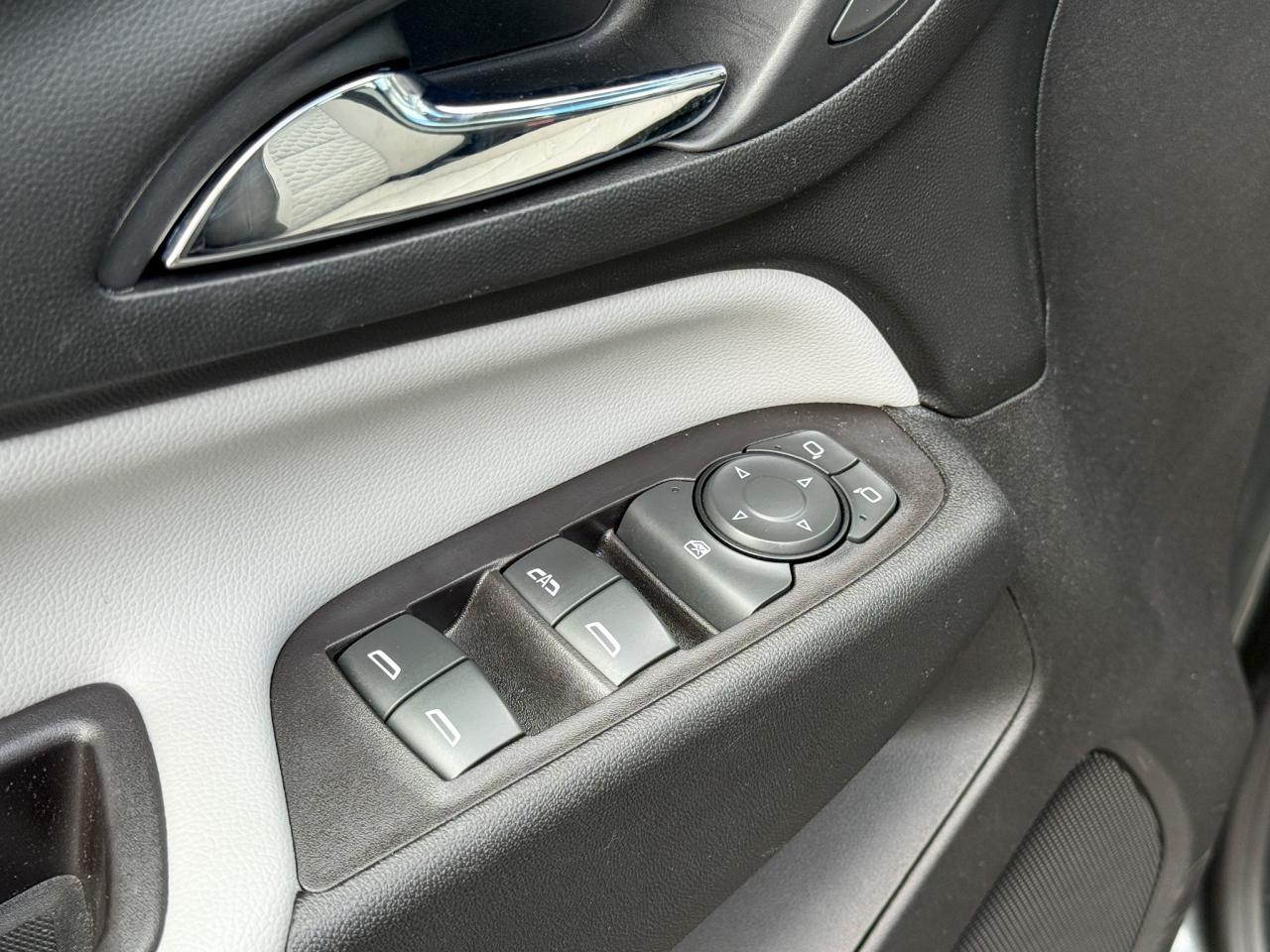 2021 Chevrolet Equinox 1.5L 4CYL LS AWD, HEATED FRONT SEATS, REMOTE VEHICLE START, HD REAR VISION CAMERA, 17" ALLOY WHEELS Photo