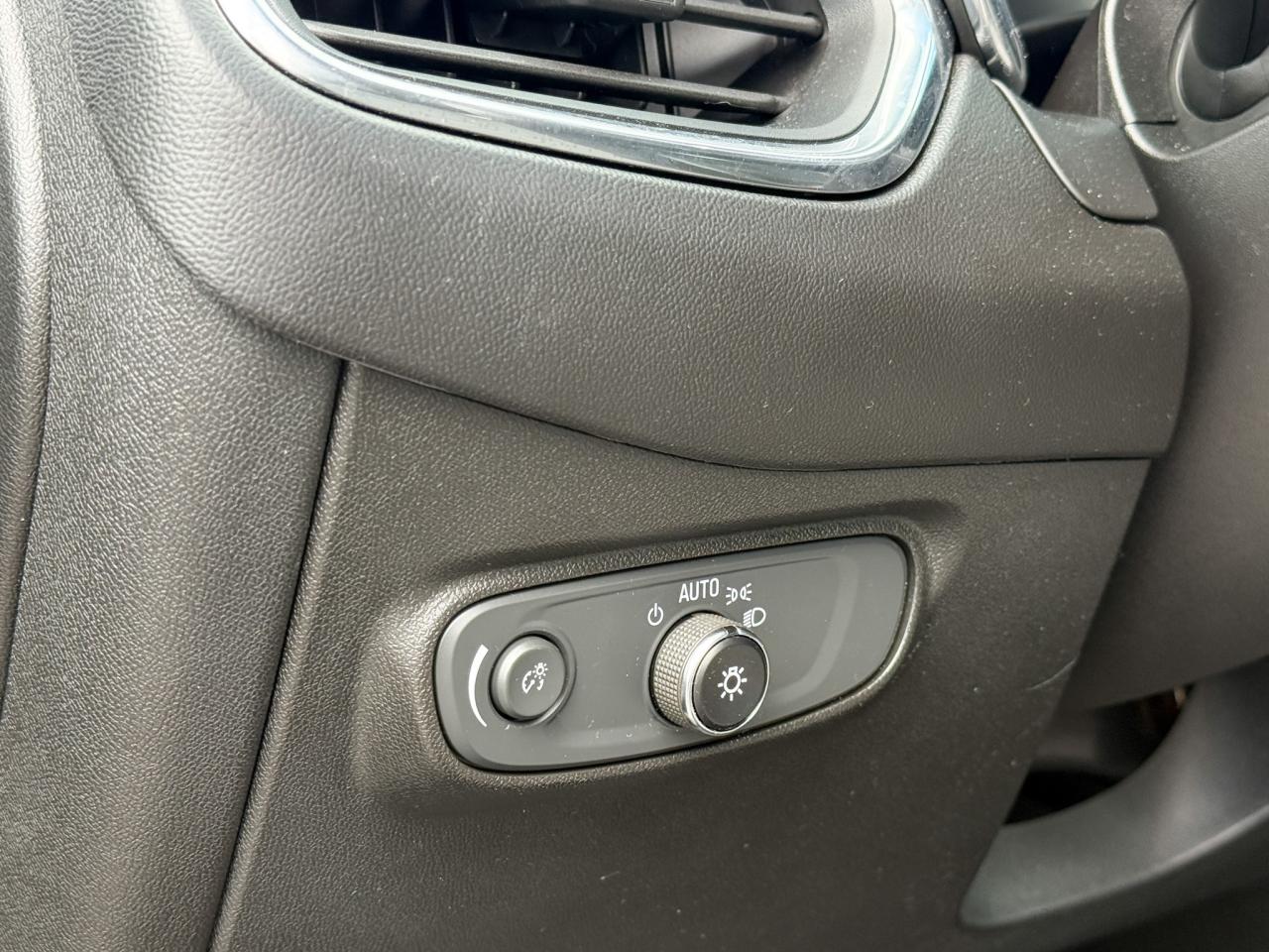 2021 Chevrolet Equinox 1.5L 4CYL LS AWD, HEATED FRONT SEATS, REMOTE VEHICLE START, HD REAR VISION CAMERA, 17" ALLOY WHEELS Photo