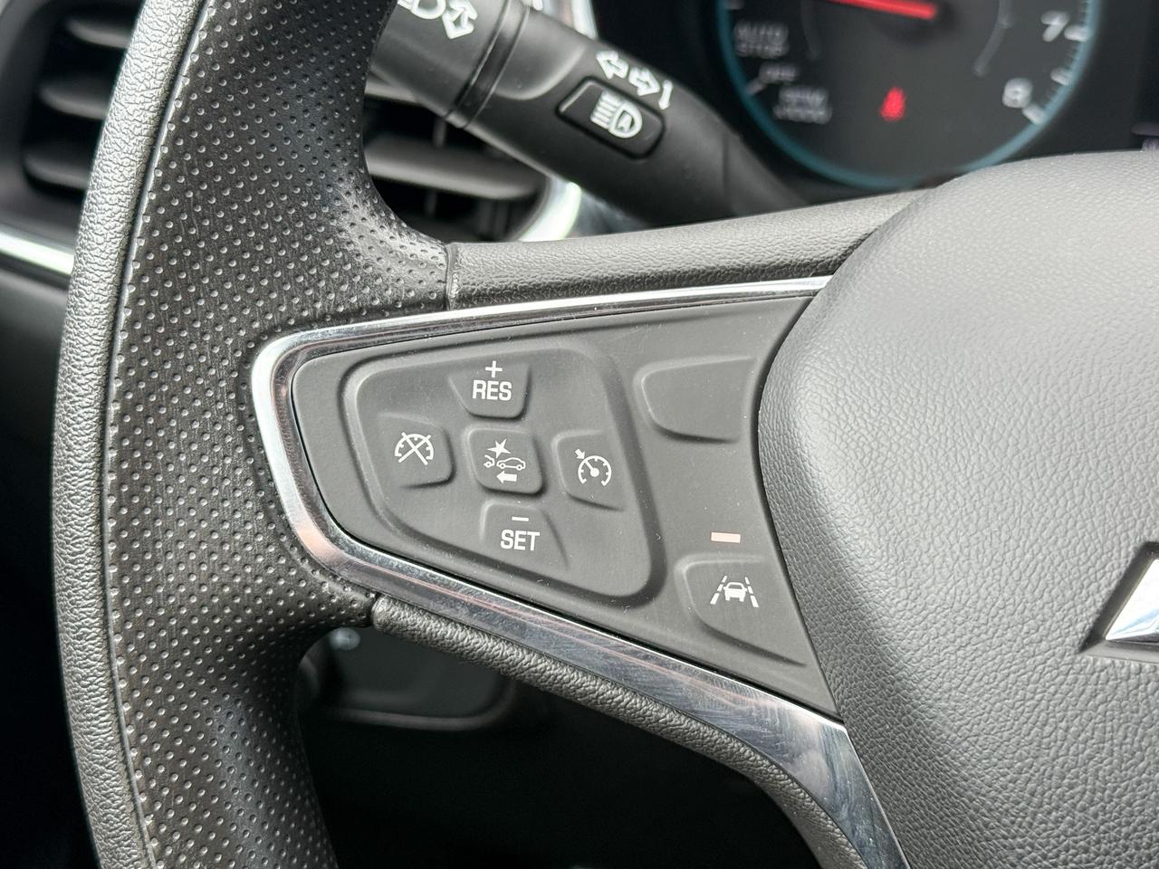 2021 Chevrolet Equinox 1.5L 4CYL LS AWD, HEATED FRONT SEATS, REMOTE VEHICLE START, HD REAR VISION CAMERA, 17" ALLOY WHEELS Photo