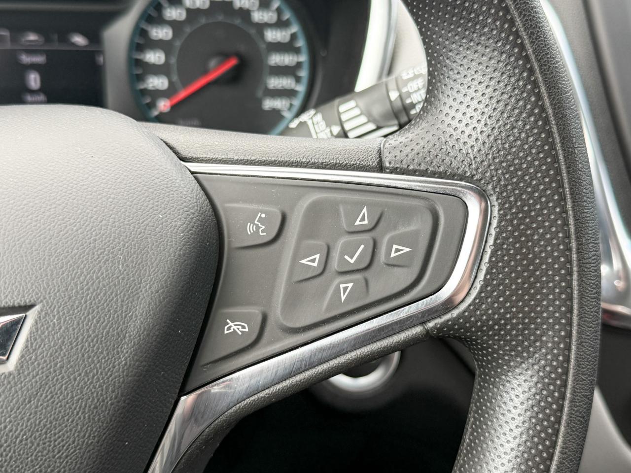 2021 Chevrolet Equinox 1.5L 4CYL LS AWD, HEATED FRONT SEATS, REMOTE VEHICLE START, HD REAR VISION CAMERA, 17" ALLOY WHEELS Photo