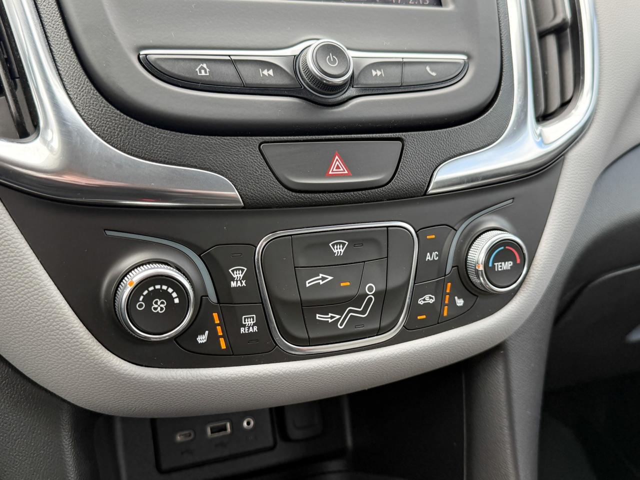 2021 Chevrolet Equinox 1.5L 4CYL LS AWD, HEATED FRONT SEATS, REMOTE VEHICLE START, HD REAR VISION CAMERA, 17" ALLOY WHEELS Photo