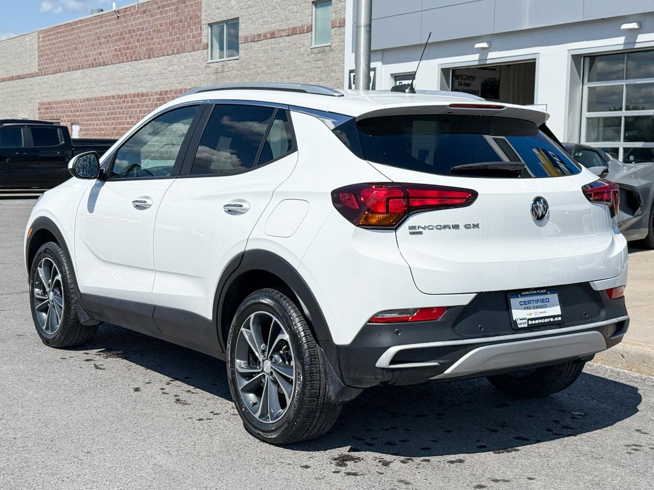 2023 Buick Encore GX Select CLEAN CARFAX, 1.3L 3CYL AWD, HEATED FRONTSEATS, REMOTE VEHICLE START, WIRELESS APPLE CARPLAY/ANDROID AUTO, REAR VISION CAMERA, 18" ALLOY WHEELS Photo
