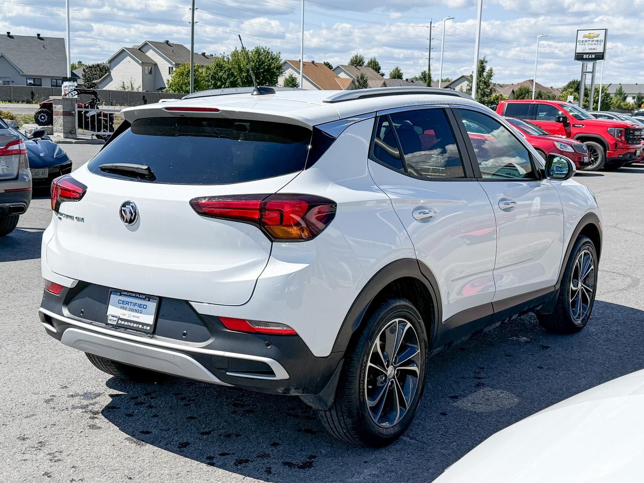 2023 Buick Encore GX Select CLEAN CARFAX, 1.3L 3CYL AWD, HEATED FRONTSEATS, REMOTE VEHICLE START, WIRELESS APPLE CARPLAY/ANDROID AUTO, REAR VISION CAMERA, 18" ALLOY WHEELS Photo