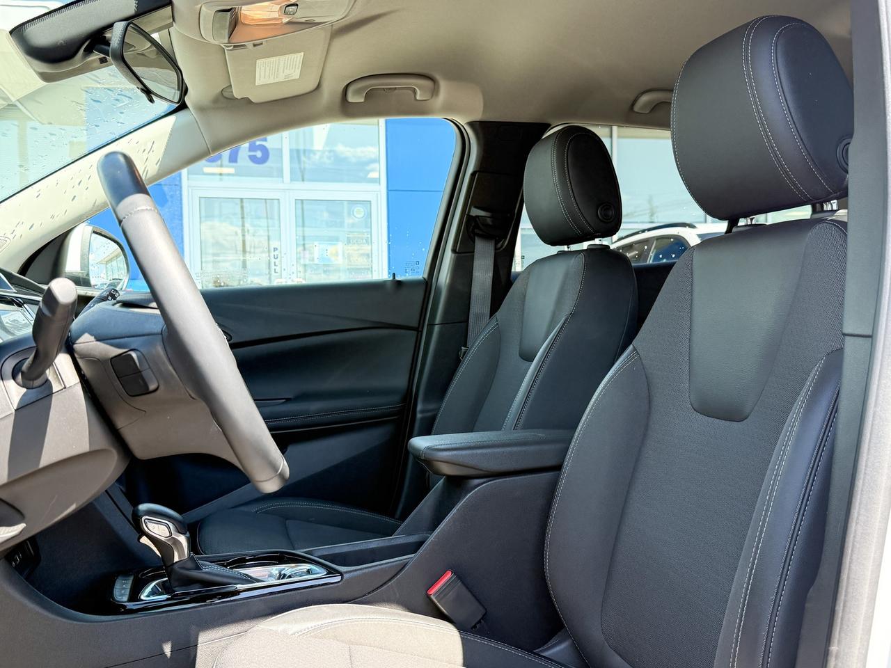 2023 Buick Encore GX Select CLEAN CARFAX, 1.3L 3CYL AWD, HEATED FRONTSEATS, REMOTE VEHICLE START, WIRELESS APPLE CARPLAY/ANDROID AUTO, REAR VISION CAMERA, 18" ALLOY WHEELS Photo