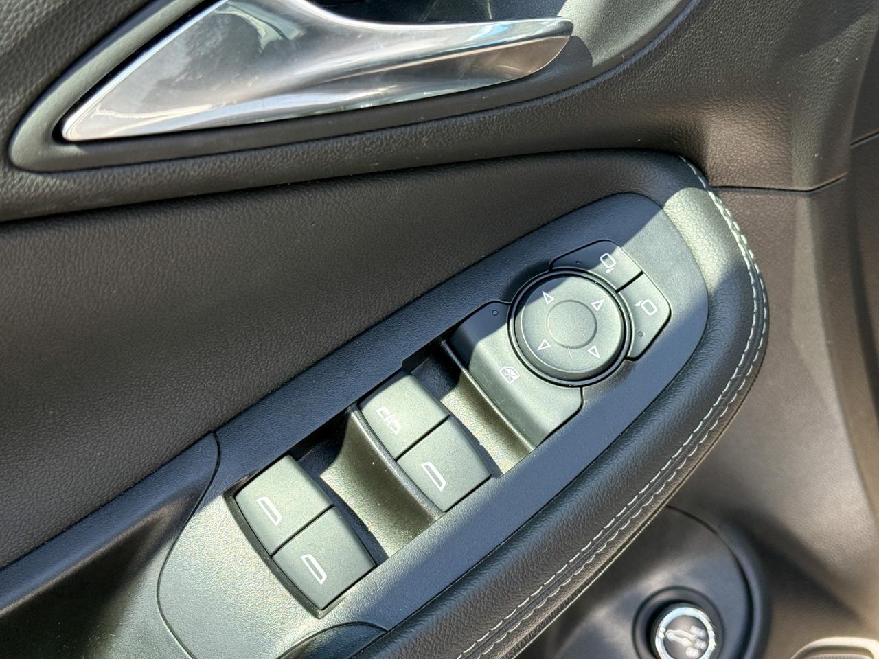 2023 Buick Encore GX Select CLEAN CARFAX, 1.3L 3CYL AWD, HEATED FRONTSEATS, REMOTE VEHICLE START, WIRELESS APPLE CARPLAY/ANDROID AUTO, REAR VISION CAMERA, 18" ALLOY WHEELS Photo