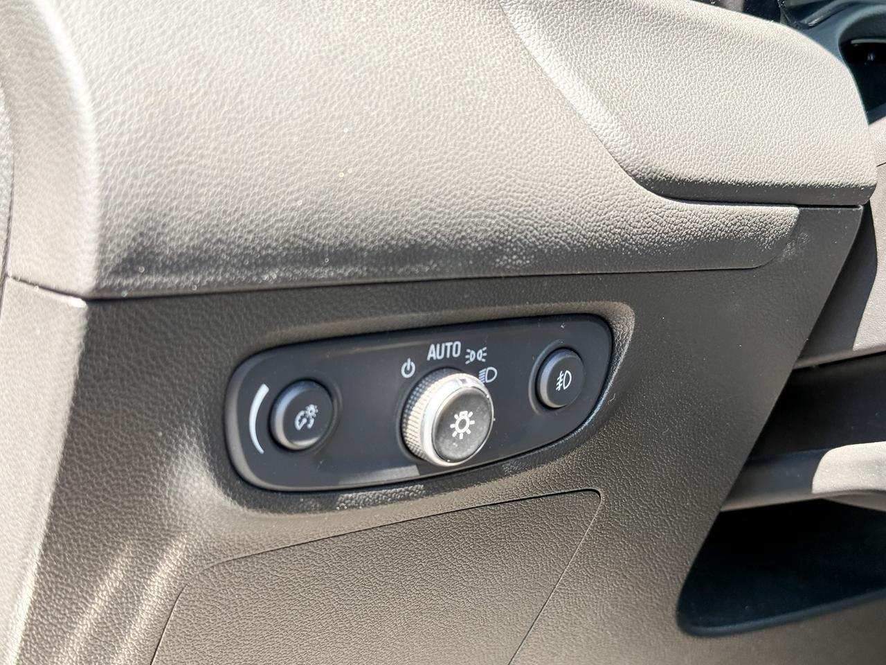 2023 Buick Encore GX Select CLEAN CARFAX, 1.3L 3CYL AWD, HEATED FRONTSEATS, REMOTE VEHICLE START, WIRELESS APPLE CARPLAY/ANDROID AUTO, REAR VISION CAMERA, 18" ALLOY WHEELS Photo