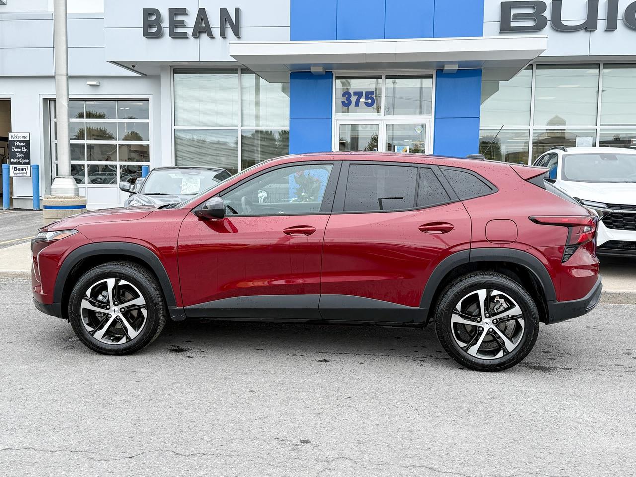 2024 Chevrolet Trax 1.2L TURBO, 1RS FWD, HEATED FRONT SEATS, HEATED LEATHER WRAPPED SQUARE BOTTOMED STEERING WHEEL, WIRE Photo5