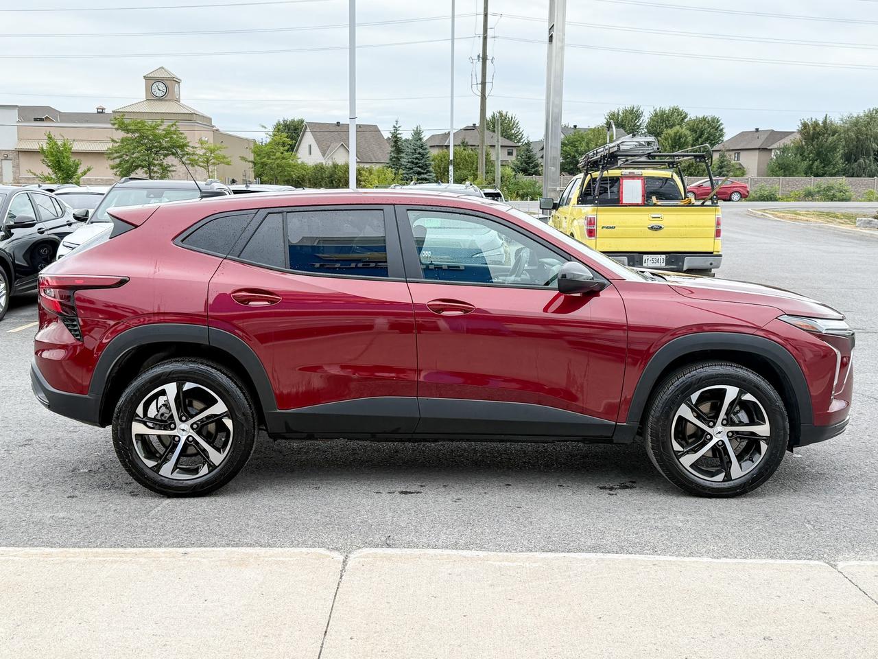2024 Chevrolet Trax 1.2L TURBO, 1RS FWD, HEATED FRONT SEATS, HEATED LEATHER WRAPPED SQUARE BOTTOMED STEERING WHEEL, WIRE Photo