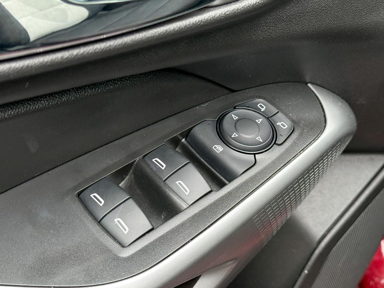 2024 Chevrolet Trax 1.2L TURBO, 1RS FWD, HEATED FRONT SEATS, HEATED LEATHER WRAPPED SQUARE BOTTOMED STEERING WHEEL, WIRE Photo