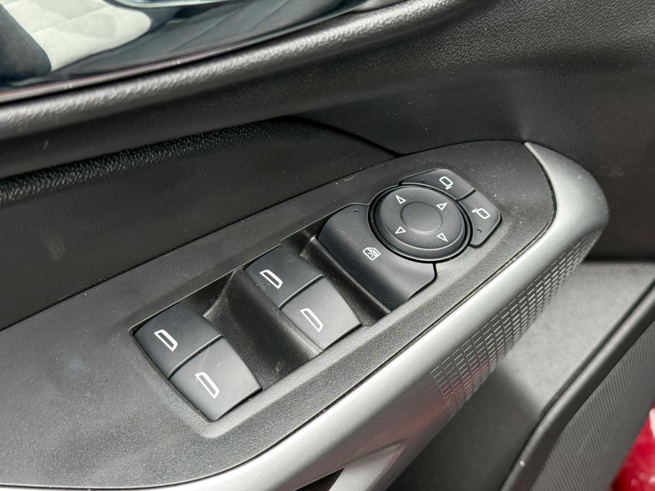 2024 Chevrolet Trax 1.2L TURBO, 1RS FWD, HEATED FRONT SEATS, HEATED LEATHER WRAPPED SQUARE BOTTOMED STEERING WHEEL, WIRE Photo