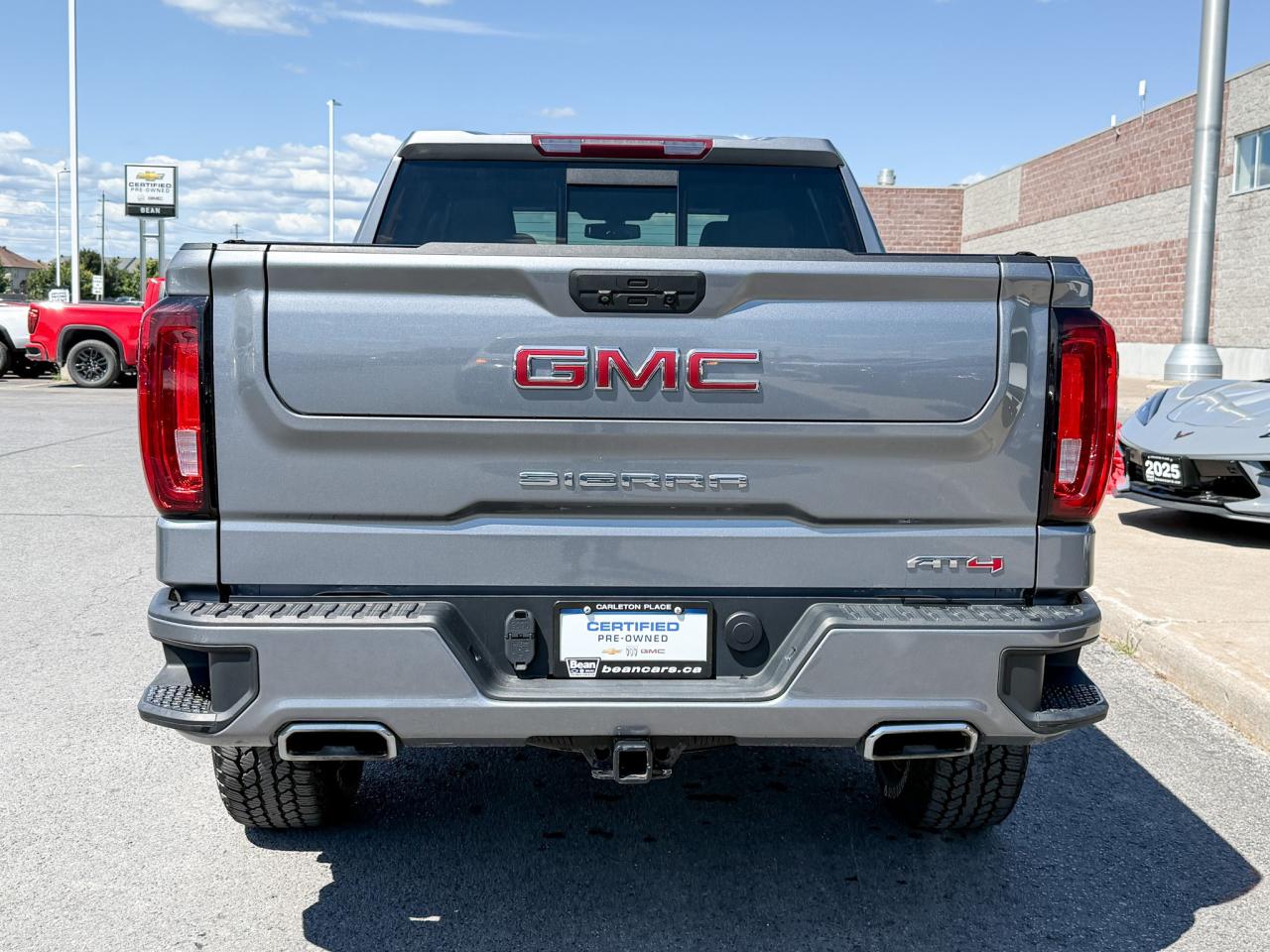 2022 GMC Sierra 1500 Limited AT4 6.2L V8, NAVIGATION, BOSE AUDIO, SUNROOF, HEATED & VENTILATED SEATS, HEATED STEERING WHEEL, REMOTE START/ENTRY, HD REAR VISION CAMERA Photo3