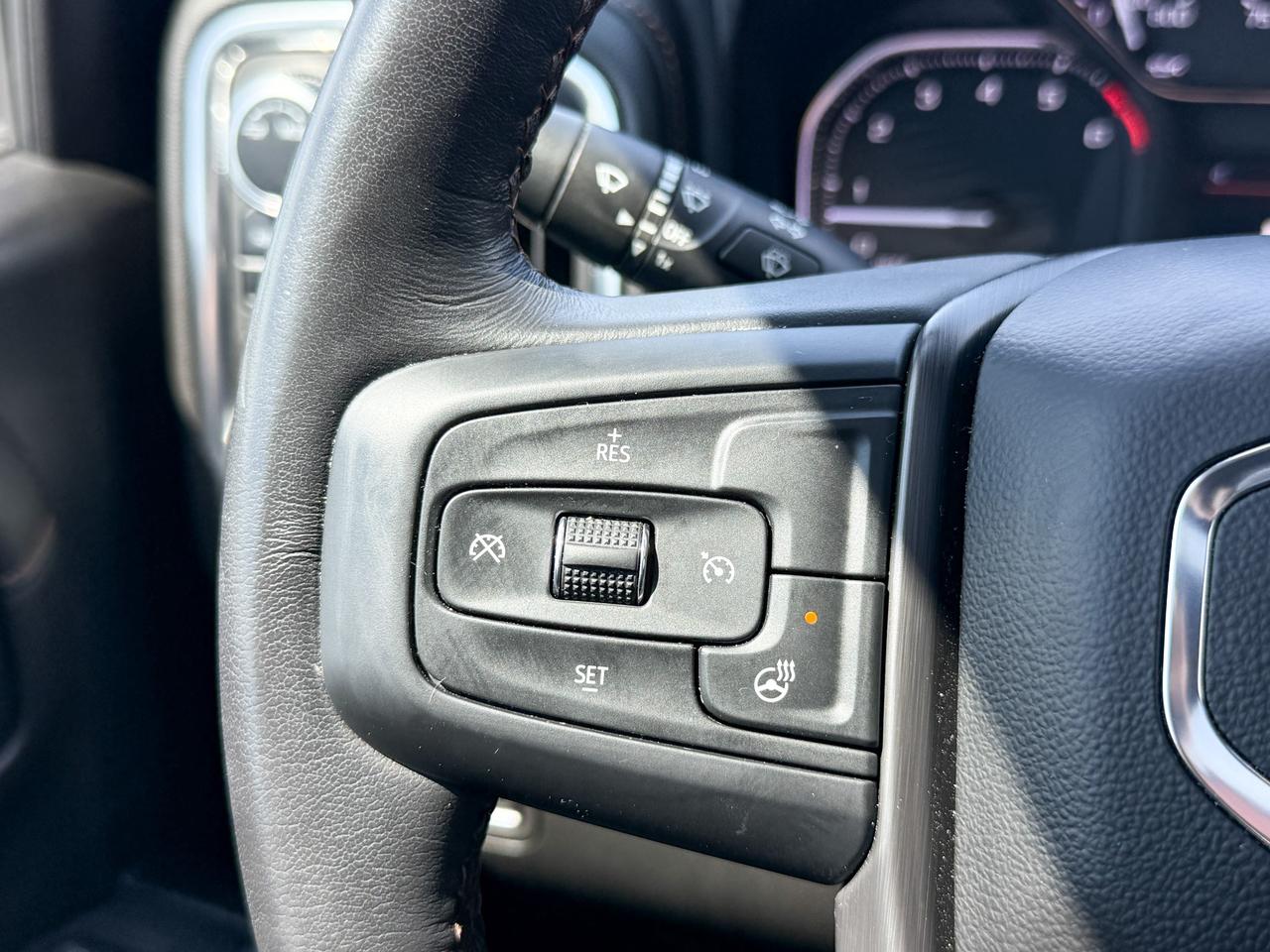 2022 GMC Sierra 1500 Limited AT4 6.2L V8, NAVIGATION, BOSE AUDIO, SUNROOF, HEATED & VENTILATED SEATS, HEATED STEERING WHEEL, REMOTE START/ENTRY, HD REAR VISION CAMERA Photo