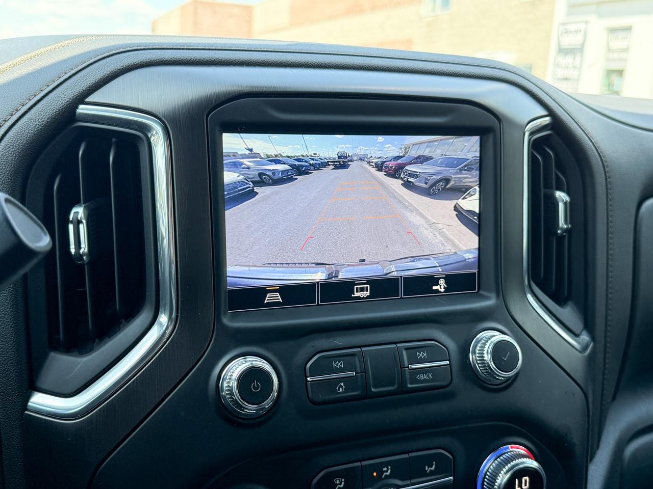 2022 GMC Sierra 1500 Limited AT4 6.2L V8, NAVIGATION, BOSE AUDIO, SUNROOF, HEATED & VENTILATED SEATS, HEATED STEERING WHEEL, REMOTE START/ENTRY, HD REAR VISION CAMERA Photo