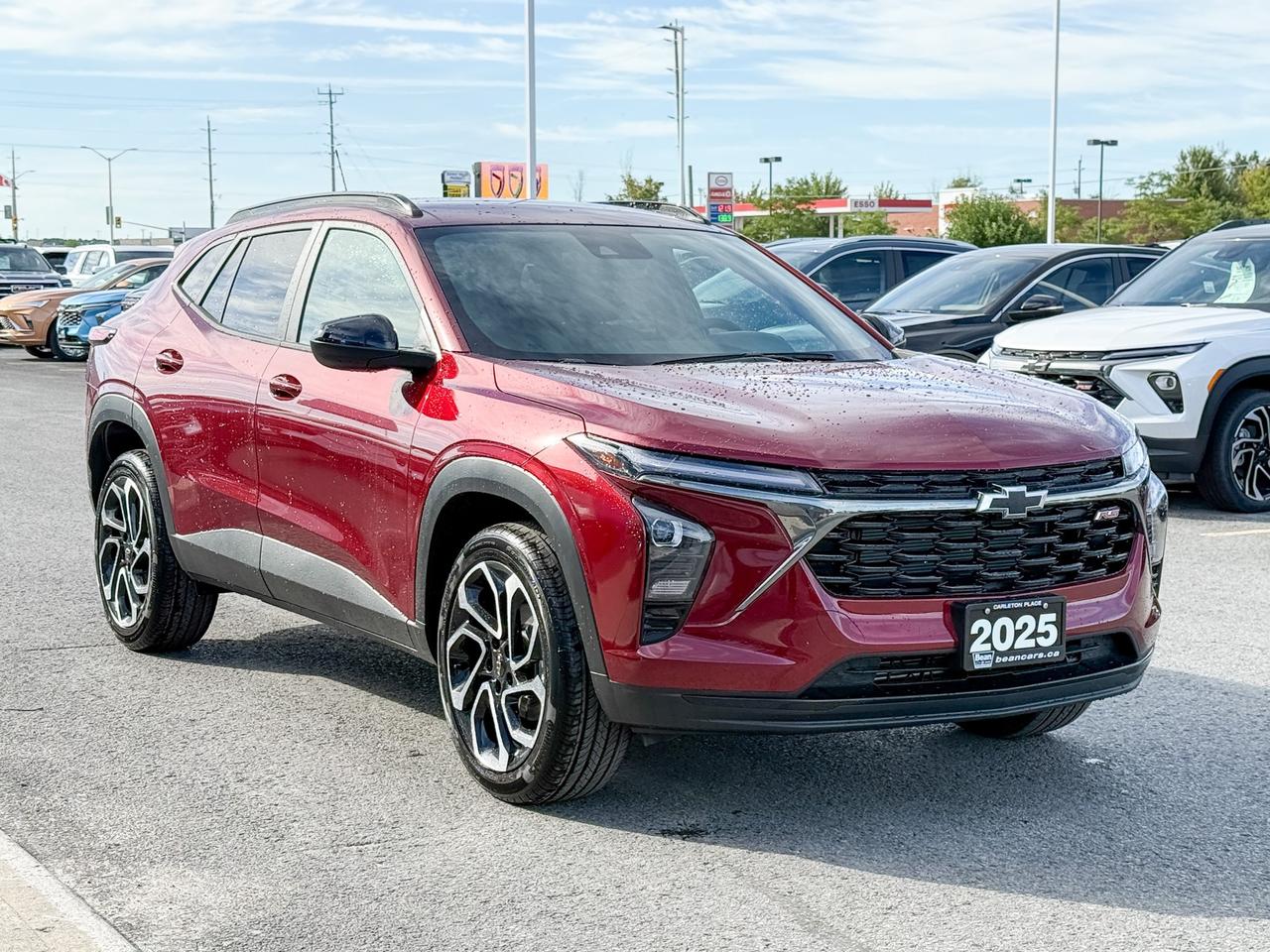 2025 Chevrolet Trax 2RS 1.2L 3 CYL WITH REMOTE START/ENTRY, HEATED SEATS, HEATED STEERING WHEEL, APPLE CARPLAY AND ANDROID AUTO Photo