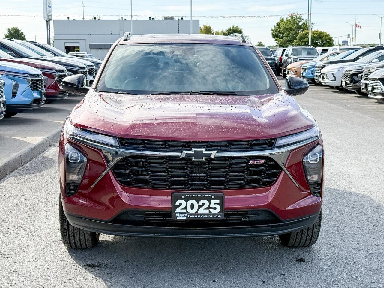 2025 Chevrolet Trax 2RS 1.2L 3 CYL WITH REMOTE START/ENTRY, HEATED SEATS, HEATED STEERING WHEEL, APPLE CARPLAY AND ANDROID AUTO Photo