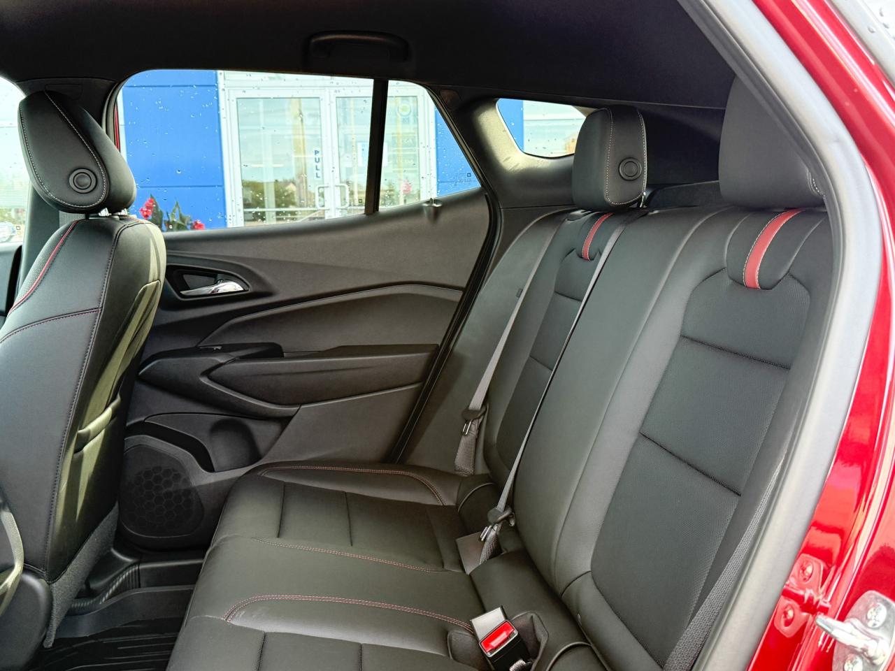 2025 Chevrolet Trax 2RS 1.2L 3 CYL WITH REMOTE START/ENTRY, HEATED SEATS, HEATED STEERING WHEEL, APPLE CARPLAY AND ANDROID AUTO Photo