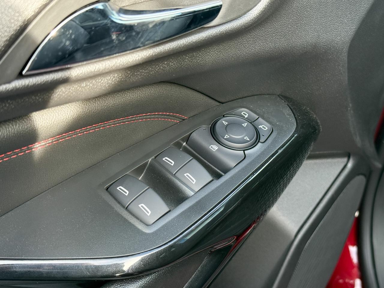 2025 Chevrolet Trax 2RS 1.2L 3 CYL WITH REMOTE START/ENTRY, HEATED SEATS, HEATED STEERING WHEEL, APPLE CARPLAY AND ANDROID AUTO Photo