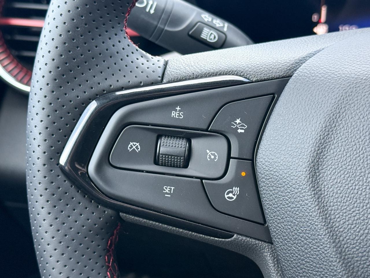 2025 Chevrolet Trax 2RS 1.2L 3 CYL WITH REMOTE START/ENTRY, HEATED SEATS, HEATED STEERING WHEEL, APPLE CARPLAY AND ANDROID AUTO Photo