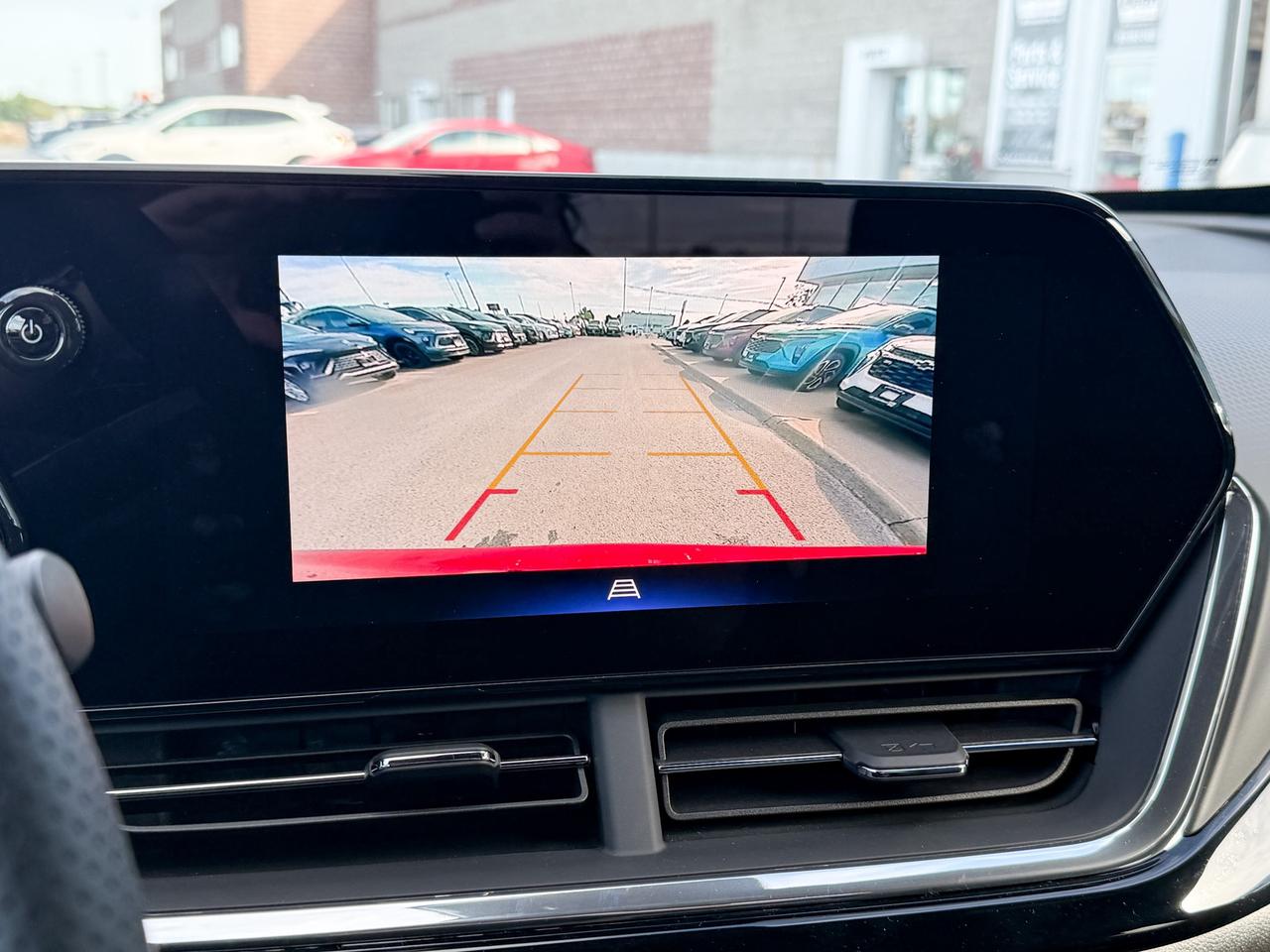 2025 Chevrolet Trax 2RS 1.2L 3 CYL WITH REMOTE START/ENTRY, HEATED SEATS, HEATED STEERING WHEEL, APPLE CARPLAY AND ANDROID AUTO Photo