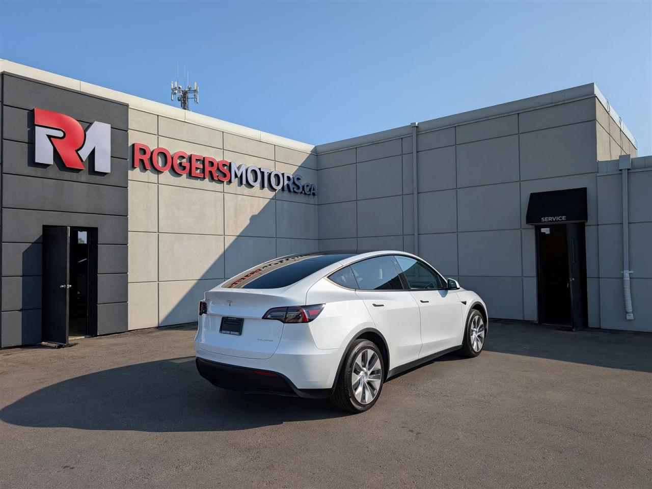 2023 Tesla Model Y LONG RANGE AWD - WHITE INTERIOR - DUAL MOTOR