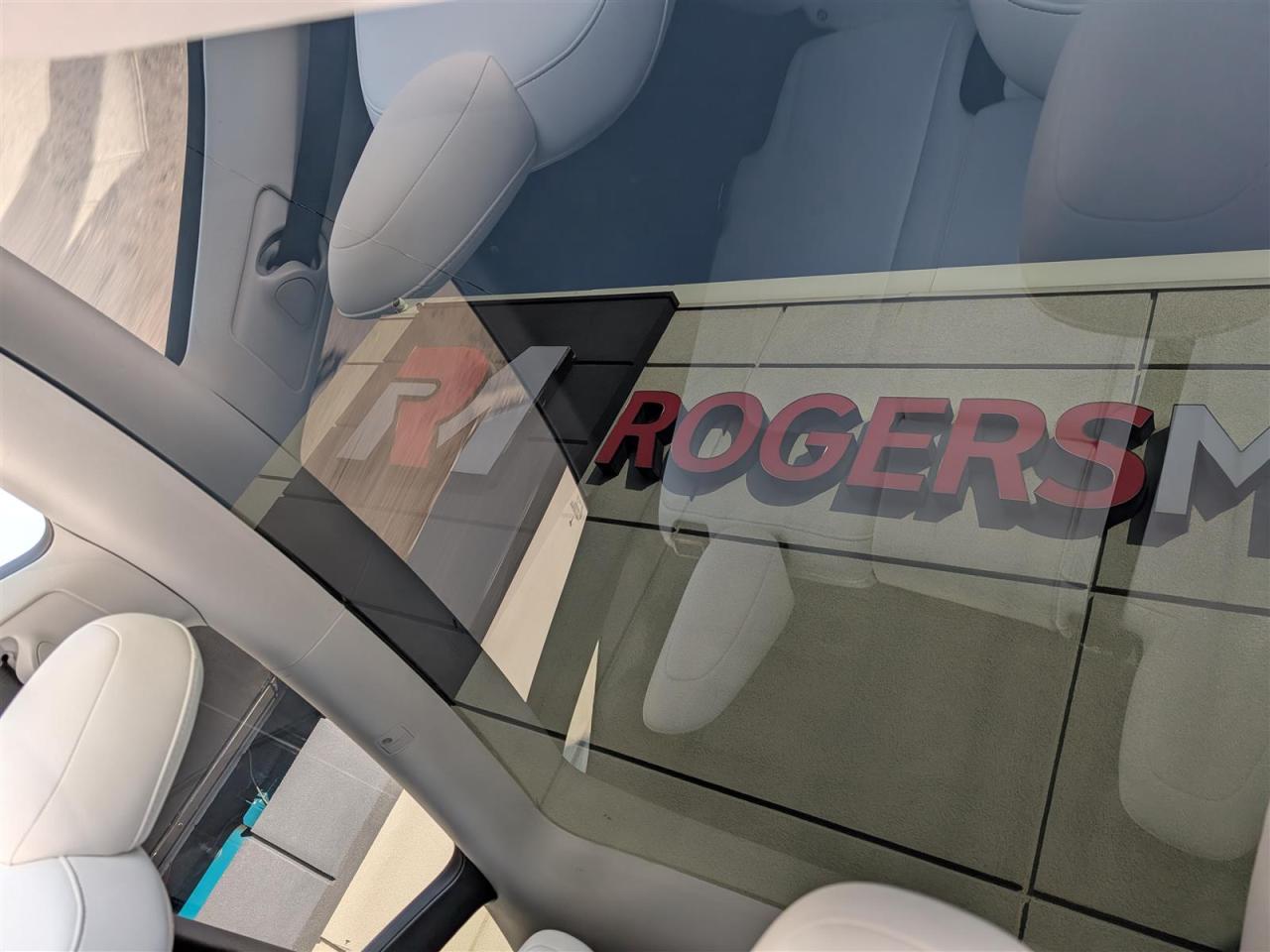 2023 Tesla Model Y LONG RANGE AWD - WHITE INTERIOR - DUAL MOTOR