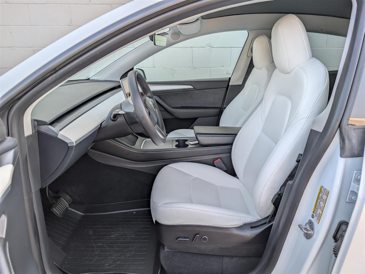 2023 Tesla Model Y LONG RANGE AWD - WHITE INTERIOR - DUAL MOTOR