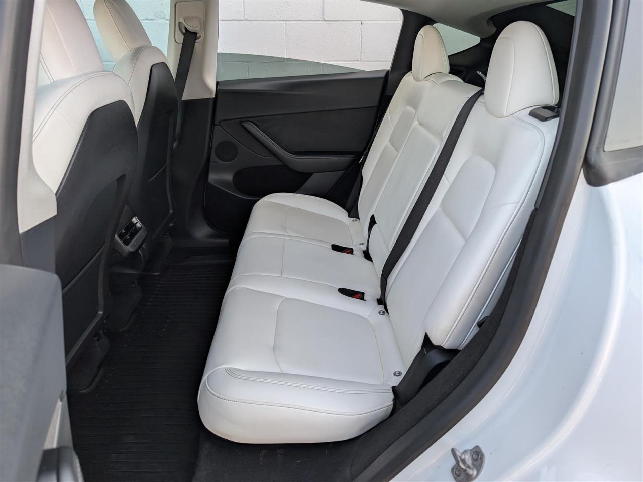 2023 Tesla Model Y LONG RANGE AWD - WHITE INTERIOR - DUAL MOTOR