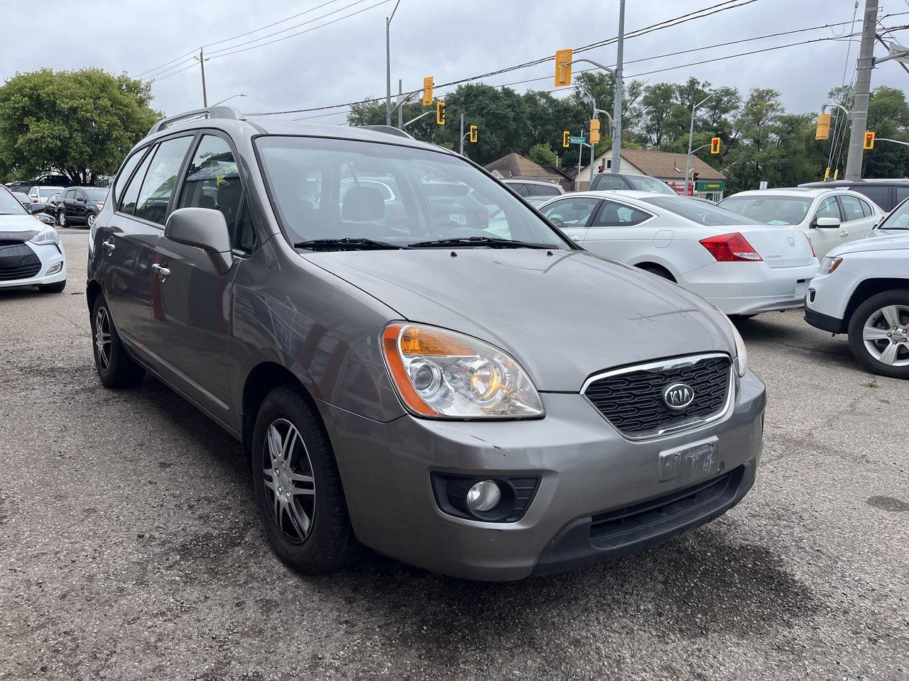2011 Kia Rondo RONDO Photo2