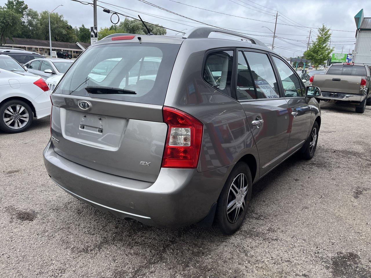 2011 Kia Rondo RONDO Photo3