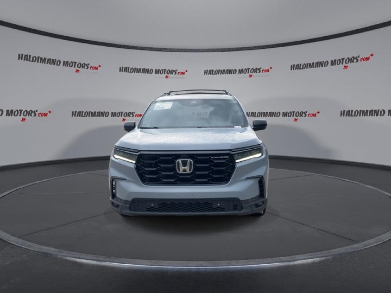 2023 Honda Pilot Black Edition AWD | AC Seats | Heated Seats | Panoramic Roof Photo2