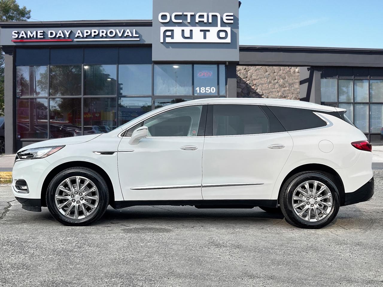2018 Buick Enclave Essence AWD - Photo #2