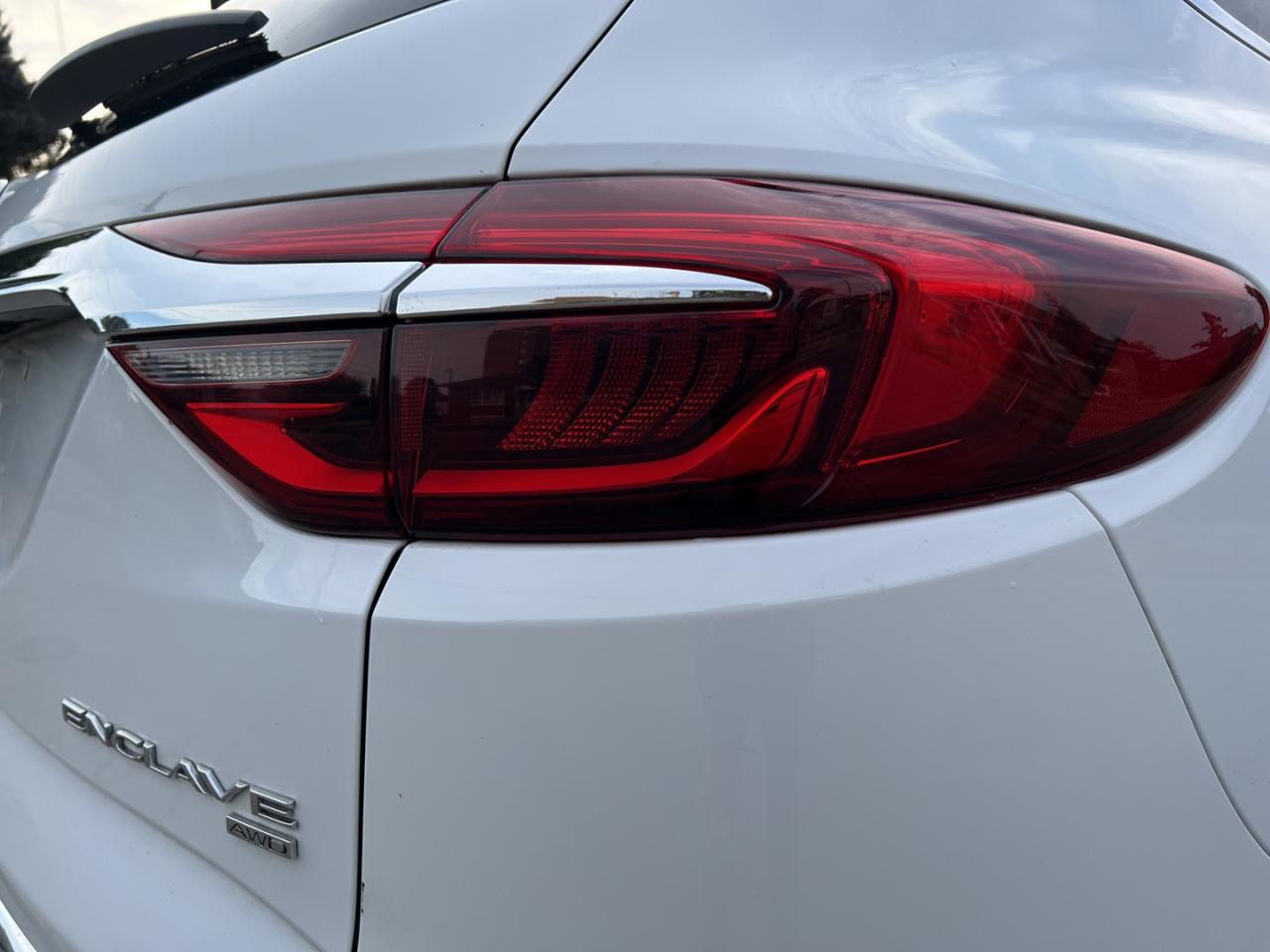 2018 Buick Enclave Essence AWD - Photo #7