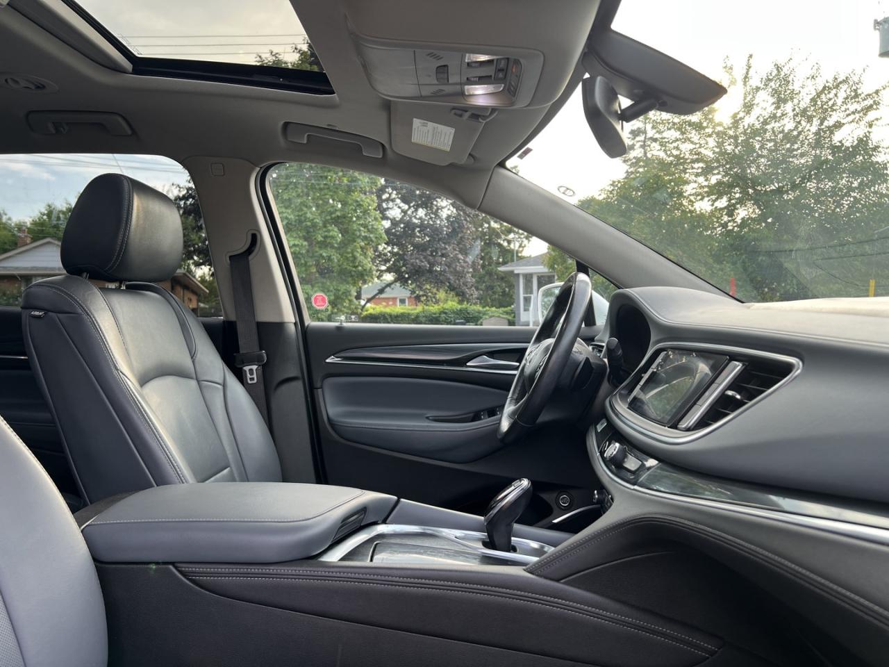 2018 Buick Enclave Essence AWD - Photo #9