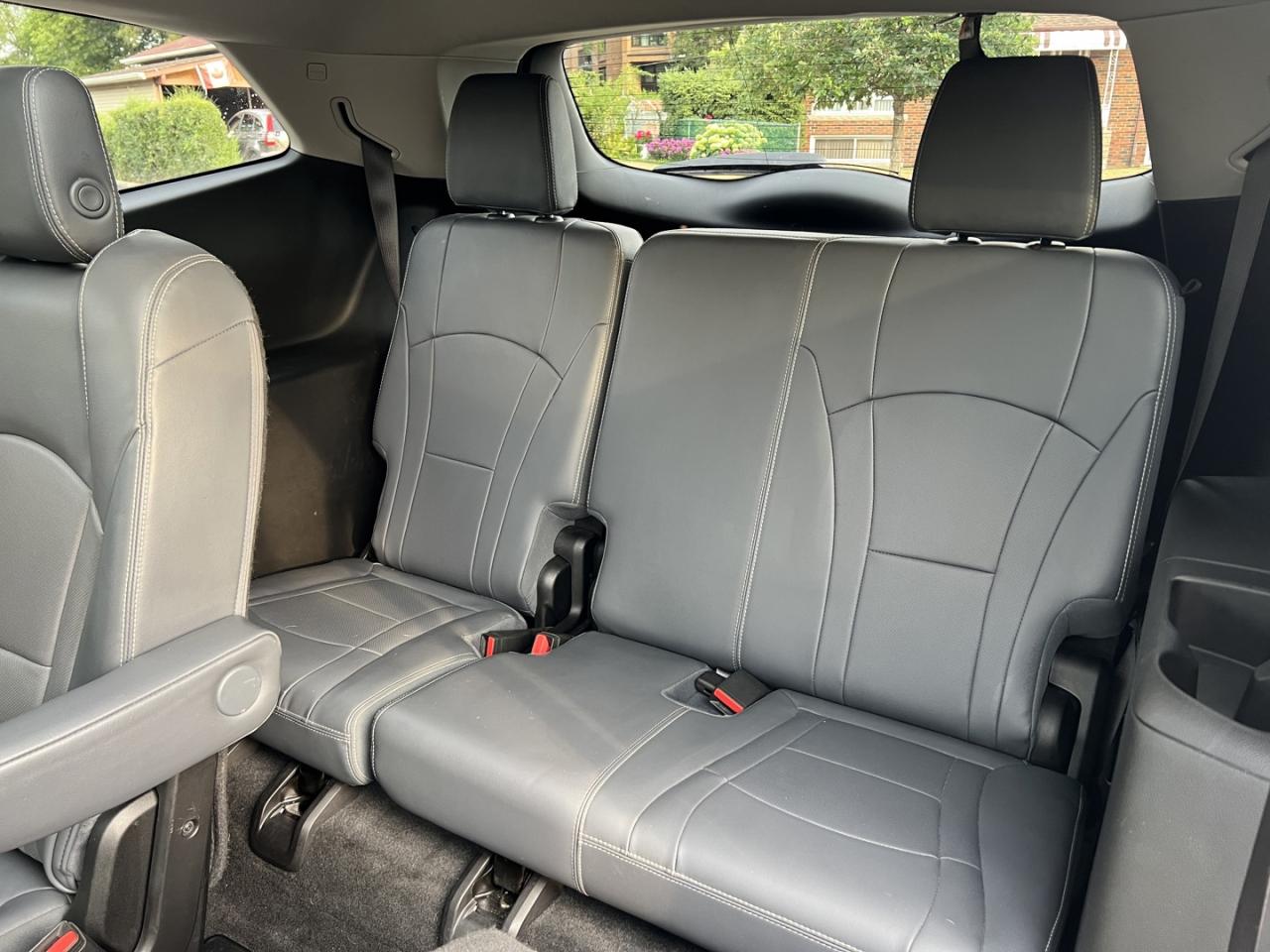 2018 Buick Enclave Essence AWD - Photo #12