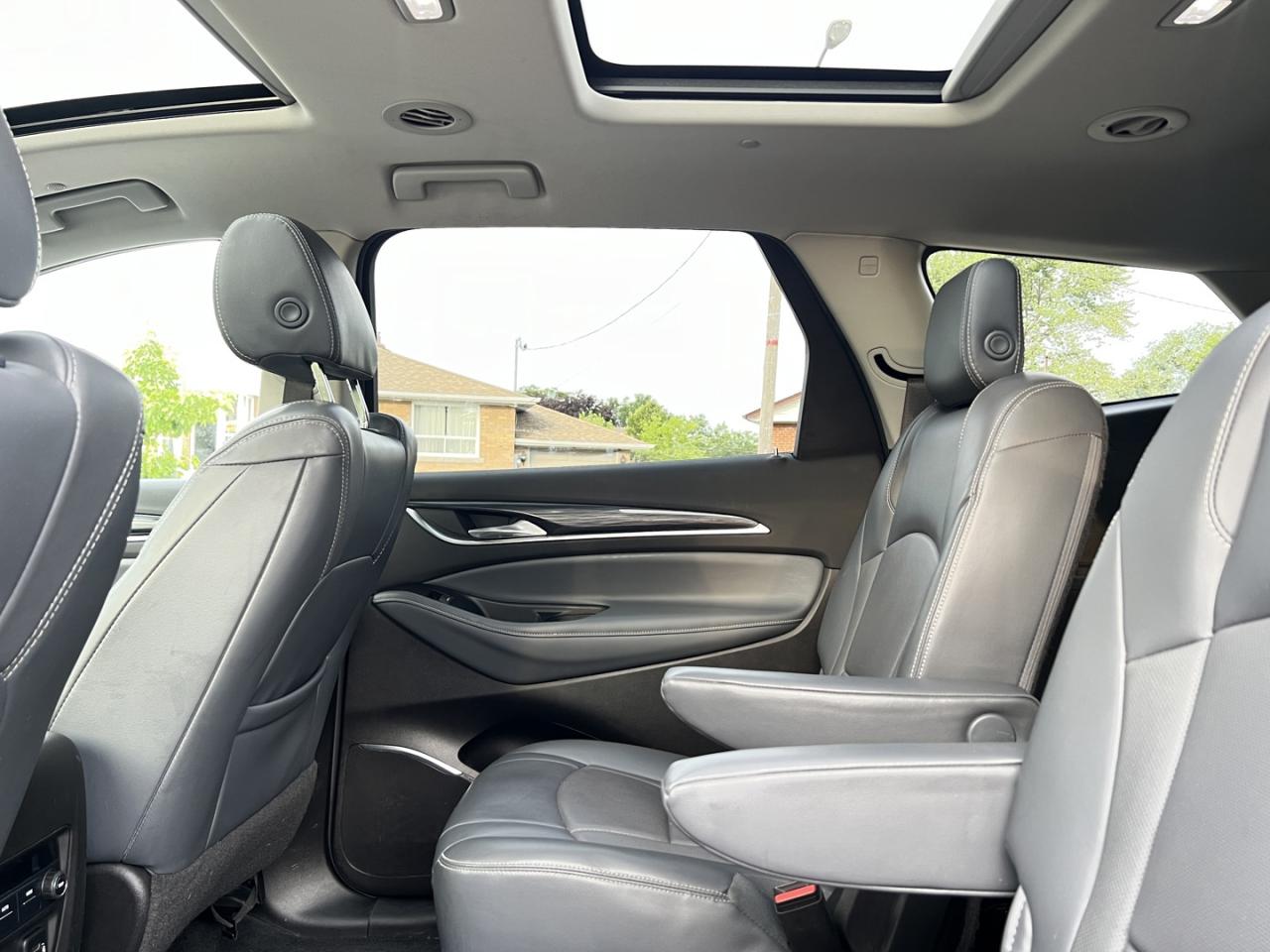 2018 Buick Enclave Essence AWD - Photo #11