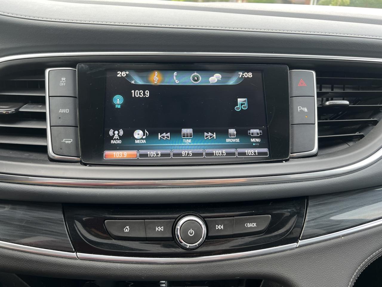2018 Buick Enclave Essence AWD - Photo #17