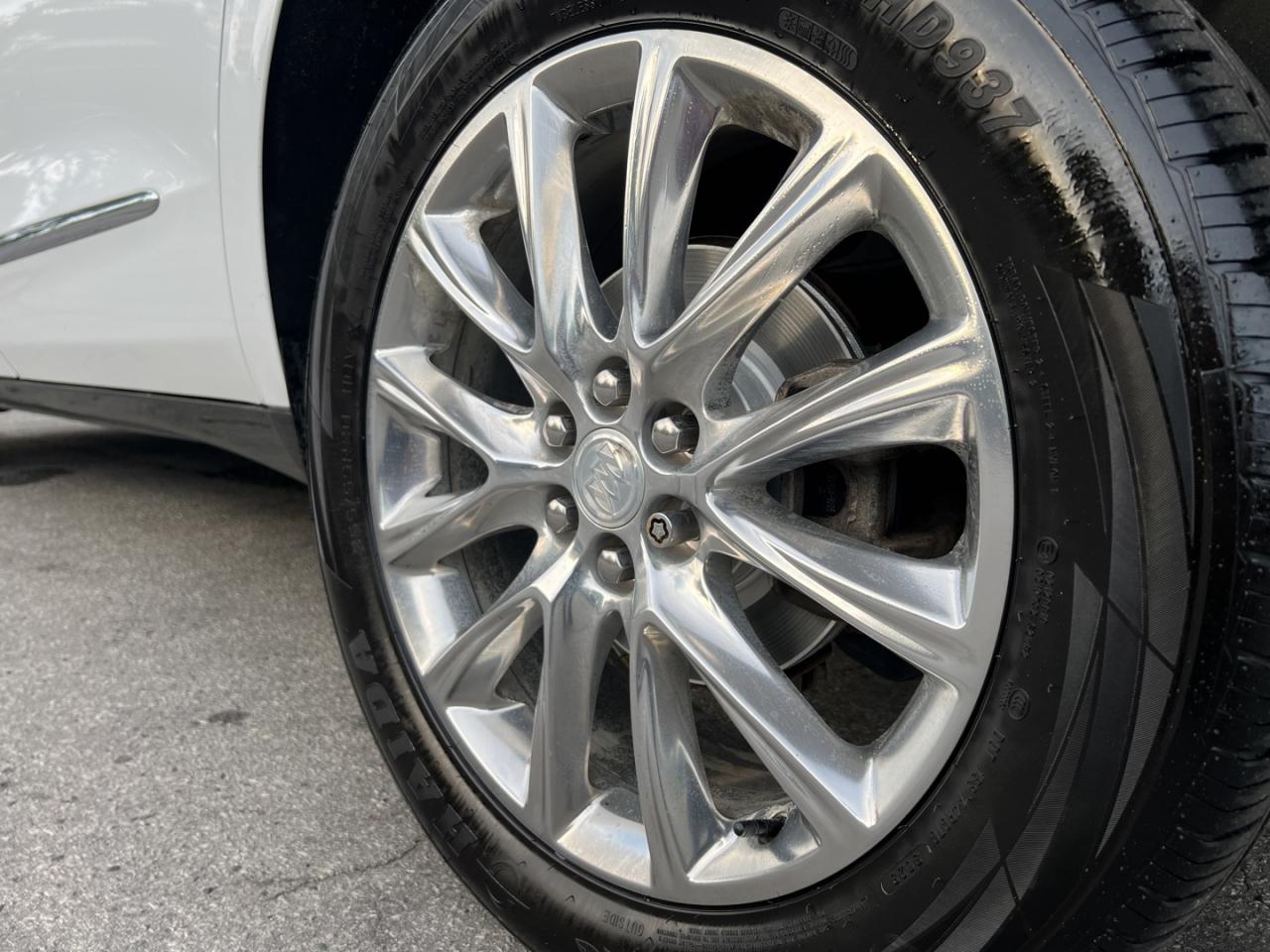 2018 Buick Enclave Essence AWD - Photo #21