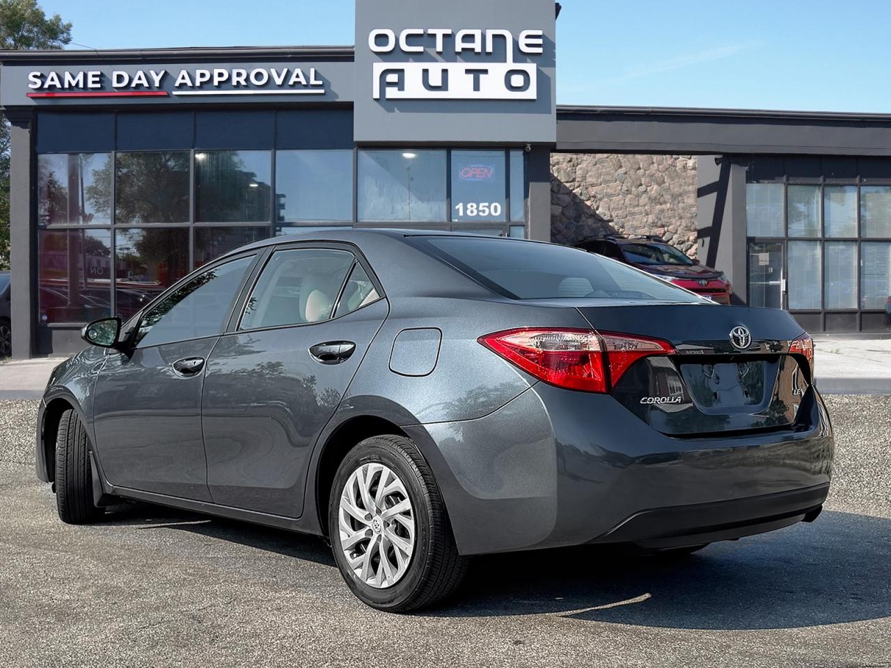 2017 Toyota Corolla LE - Photo #4
