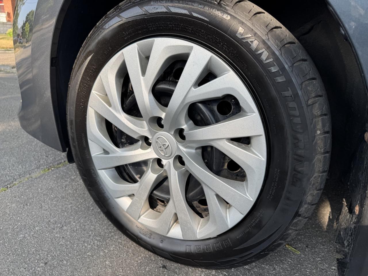 2017 Toyota Corolla LE - Photo #19
