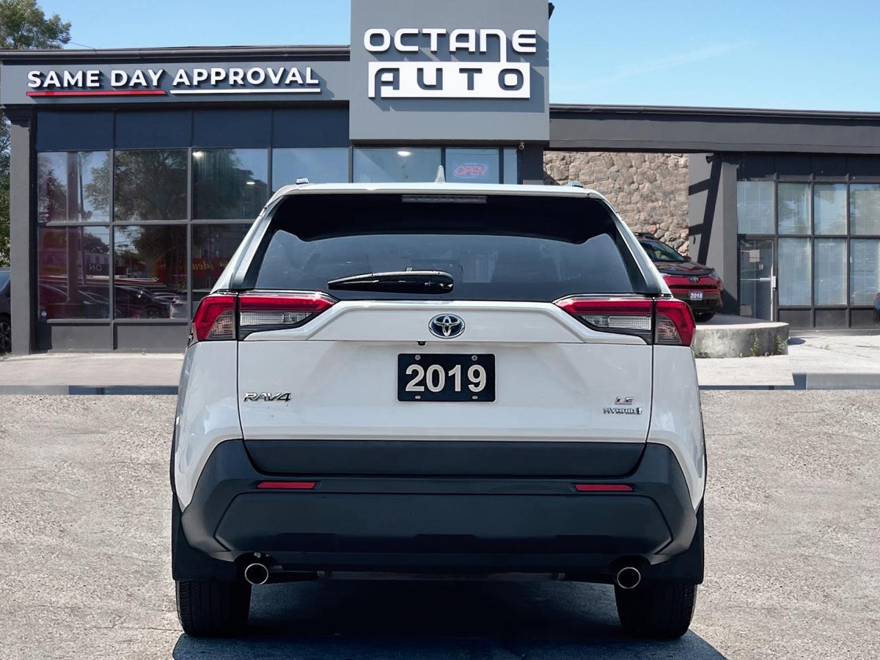 2019 Toyota RAV4 Hybrid LE Photo4