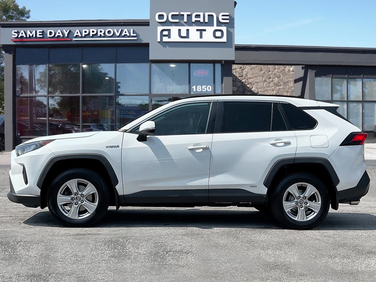 2019 Toyota RAV4 Hybrid LE - Photo #3