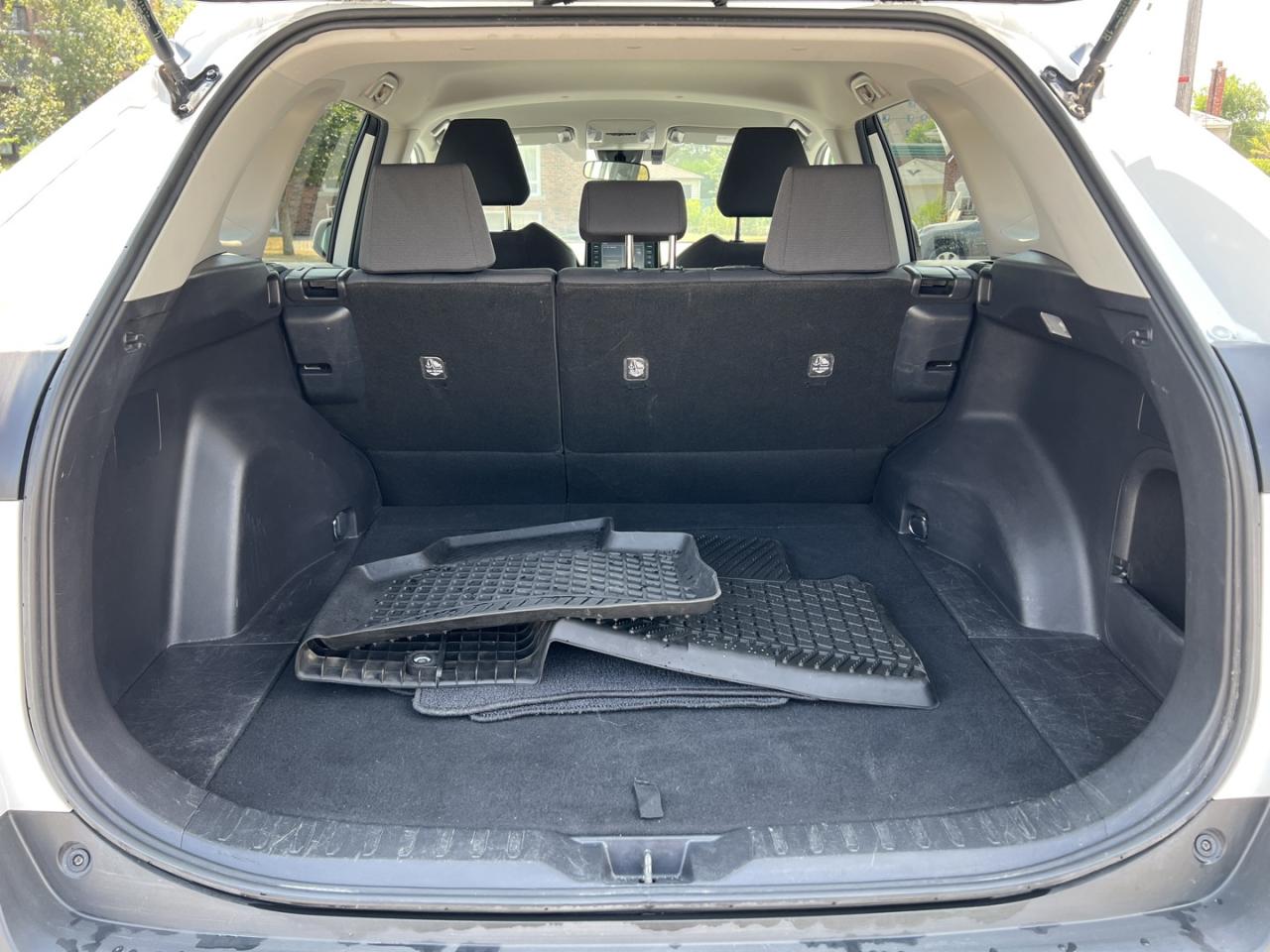 2019 Toyota RAV4 Hybrid LE - Photo #7