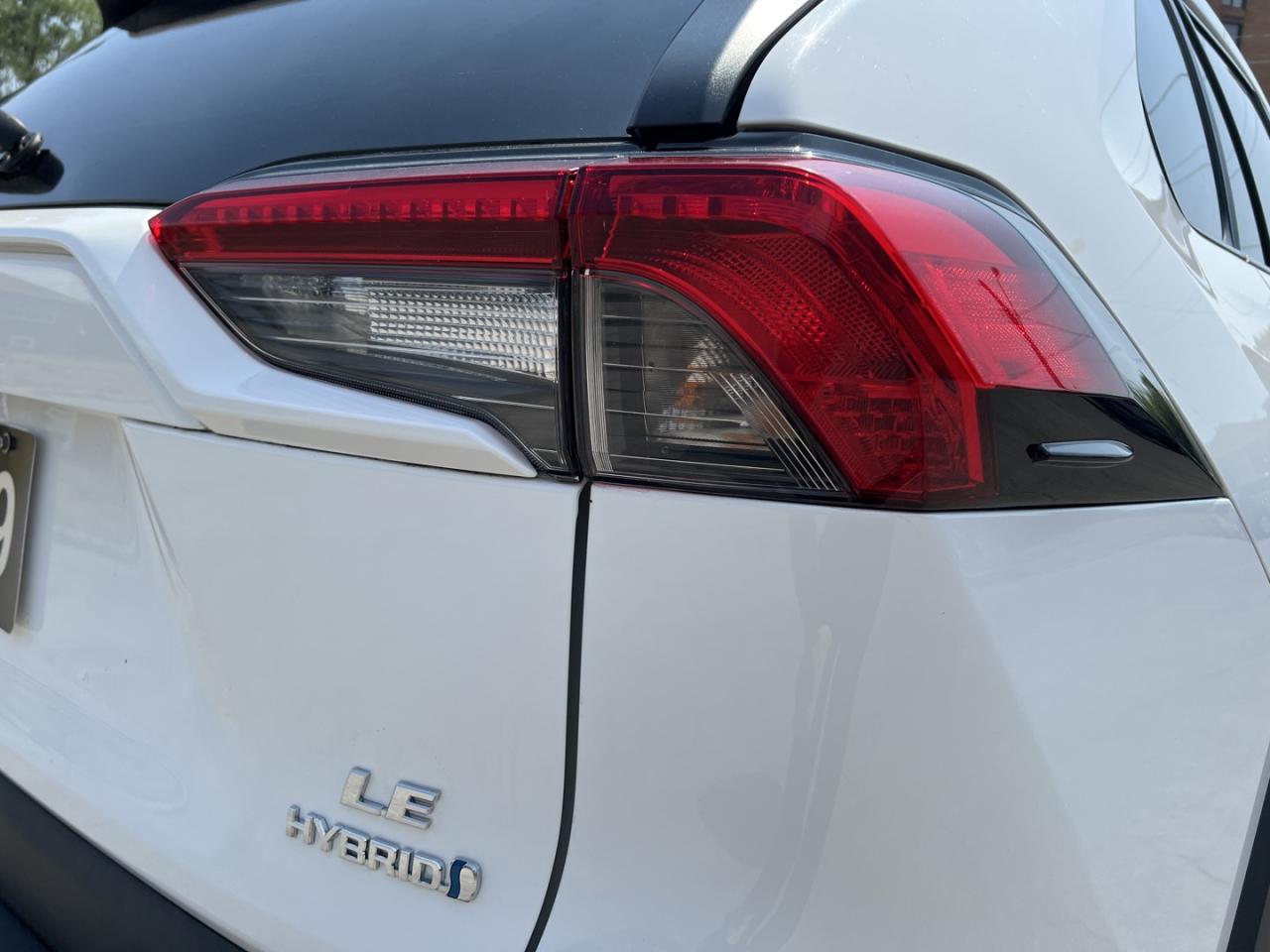 2019 Toyota RAV4 Hybrid LE - Photo #8