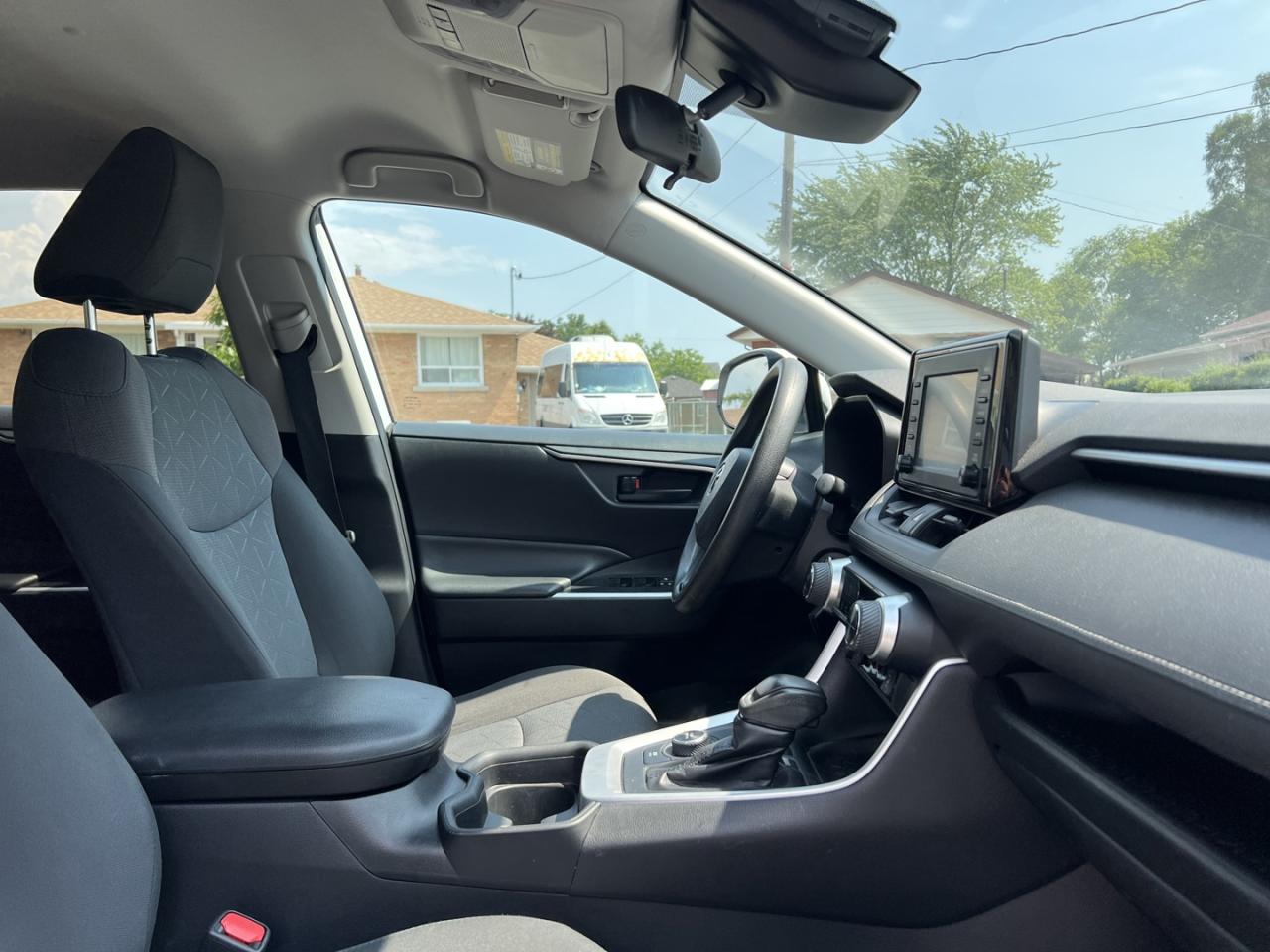2019 Toyota RAV4 Hybrid LE - Photo #10