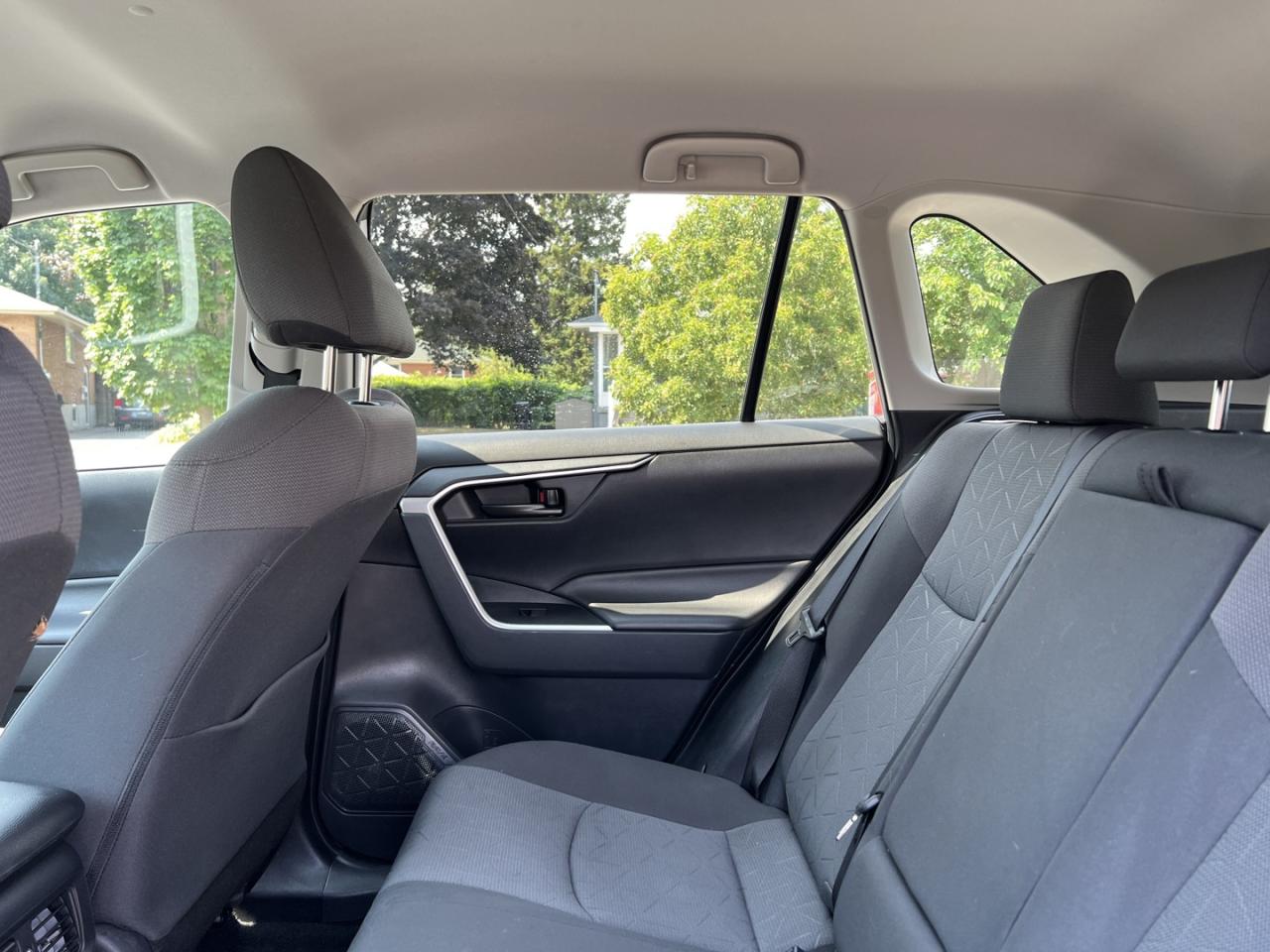 2019 Toyota RAV4 Hybrid LE - Photo #12