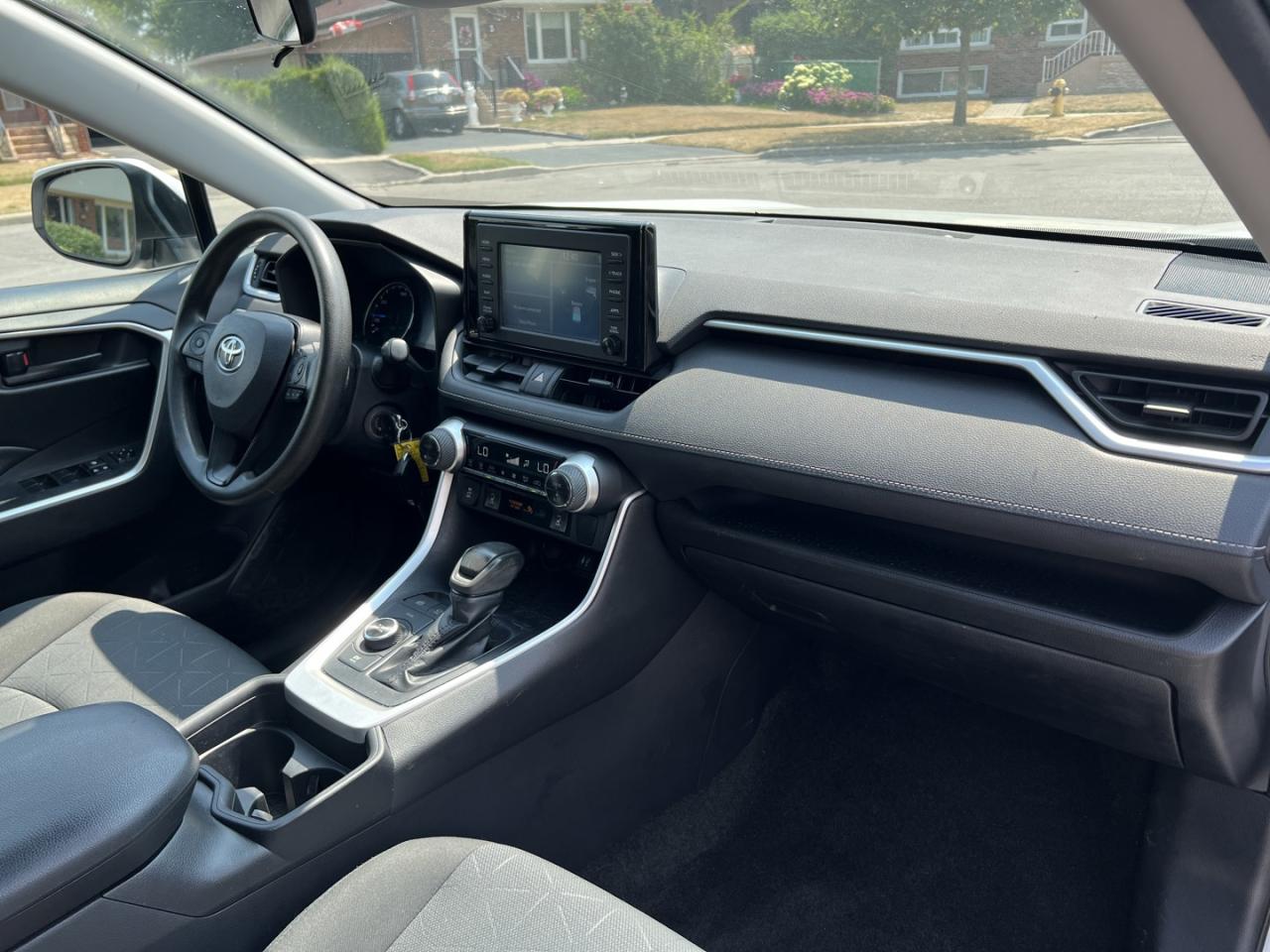 2019 Toyota RAV4 Hybrid LE - Photo #11